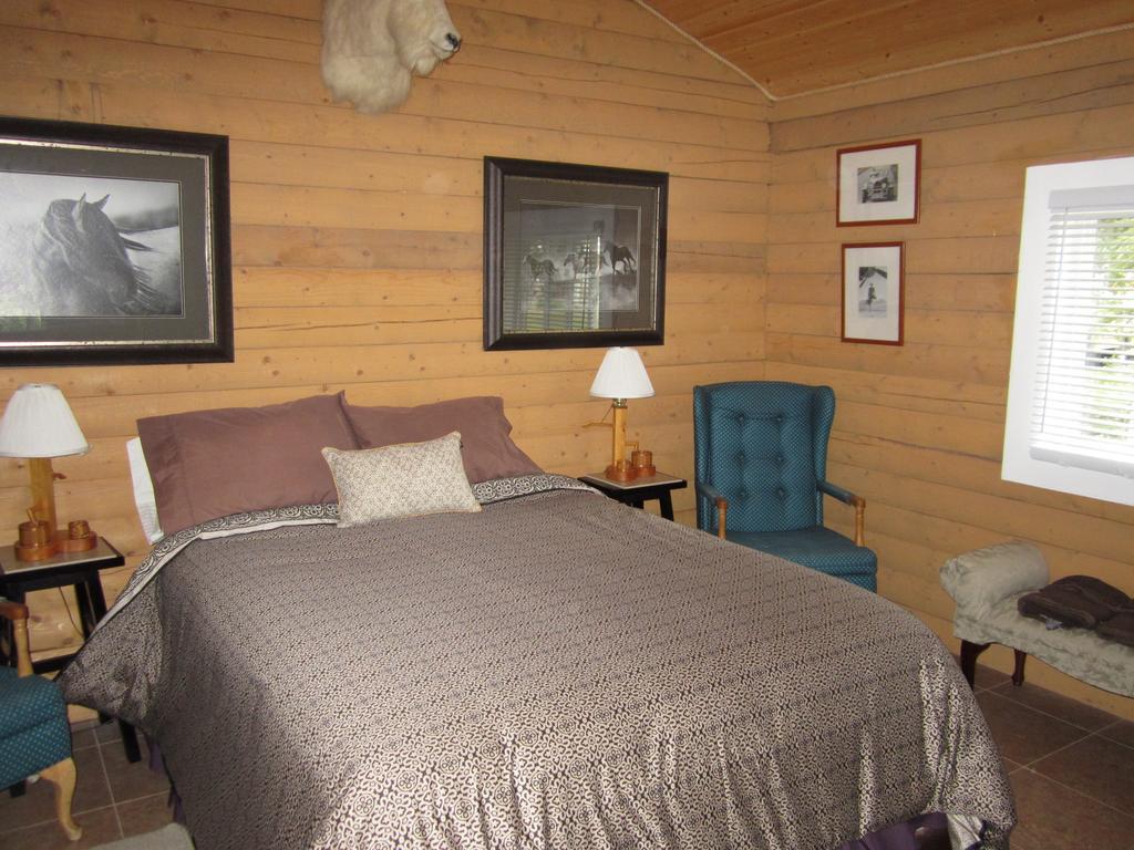 Six Mile River Resort Tagish Rum bild
