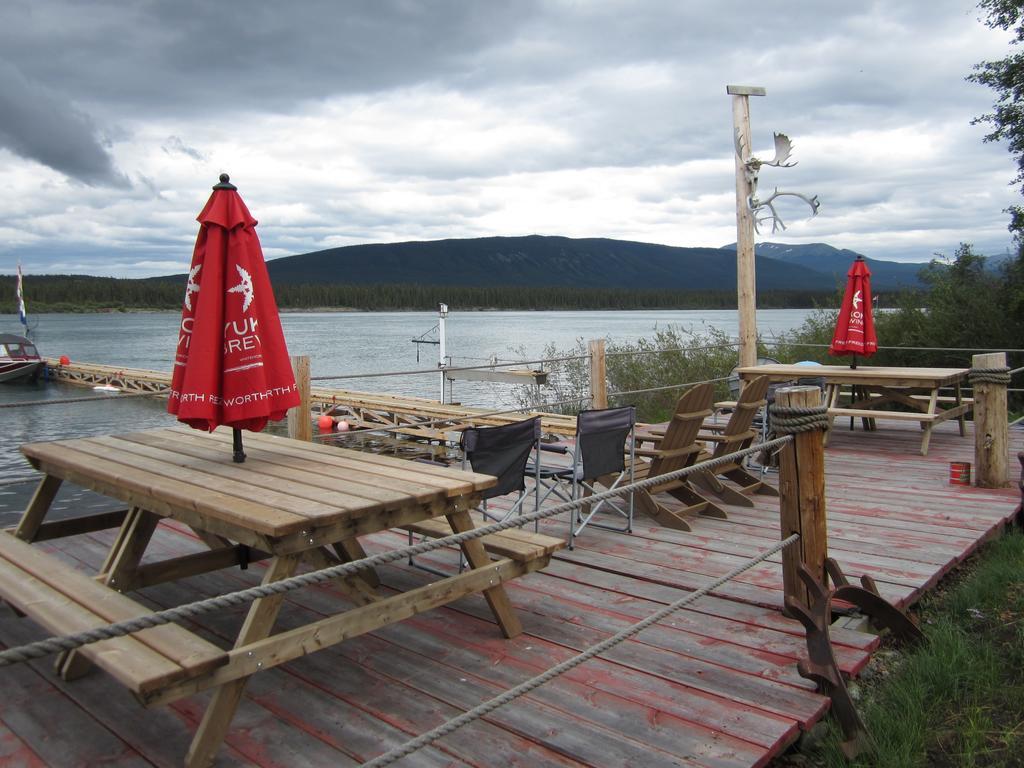 Six Mile River Resort Tagish Rum bild