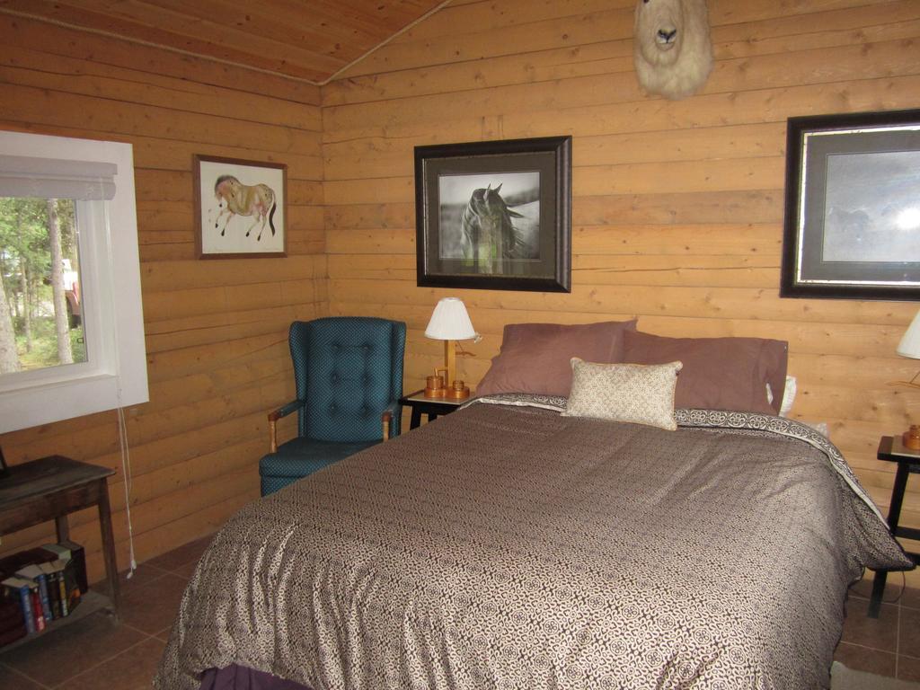 Six Mile River Resort Tagish Rum bild