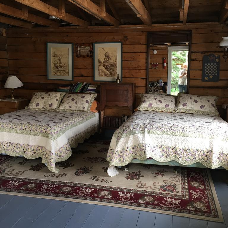 Six Mile River Resort Tagish Exteriör bild